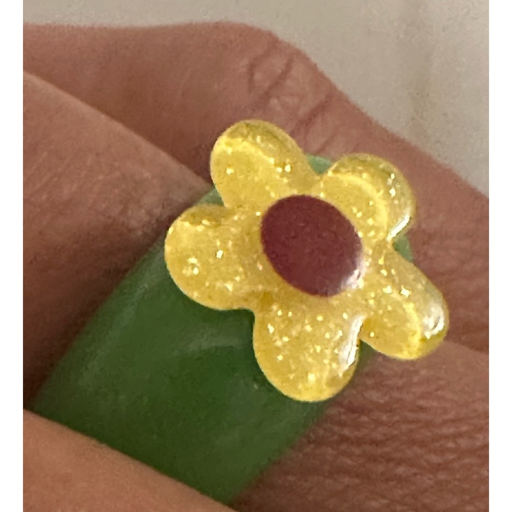 🌼 Flower Ring - Picture 2 of 6